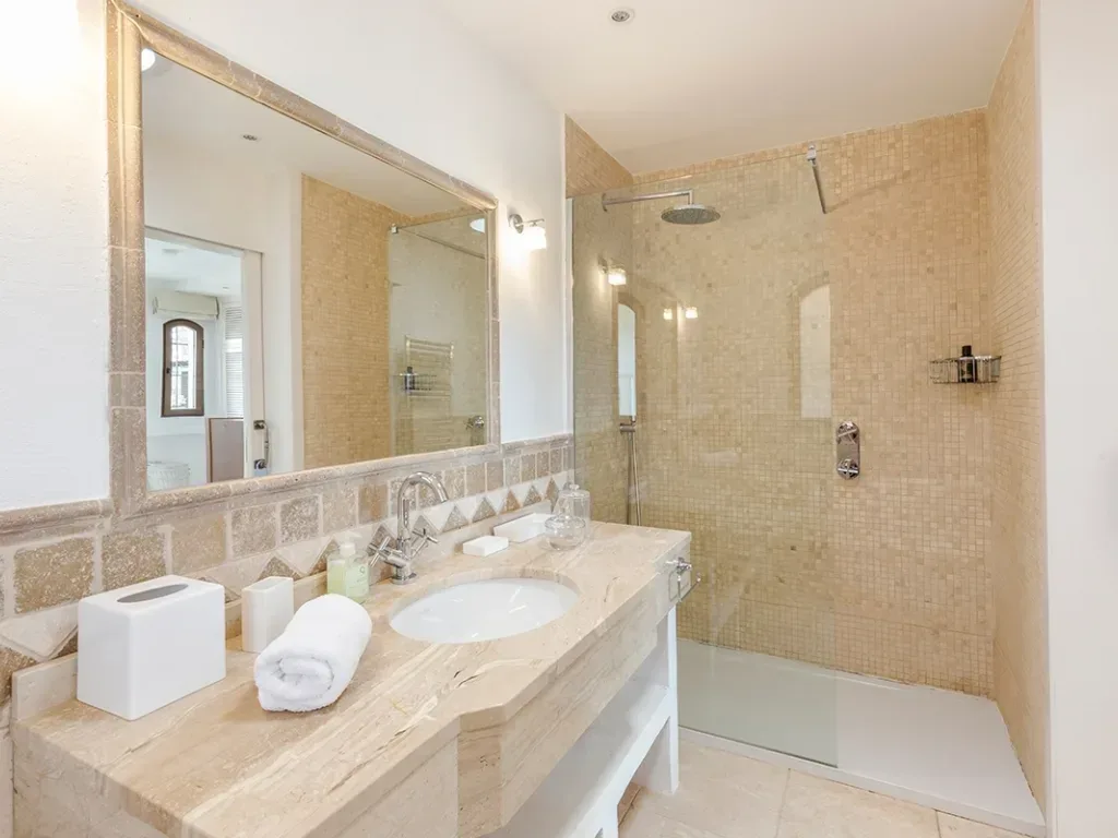 Villa70 033 bathroom